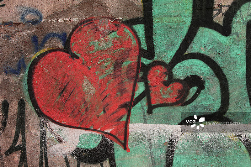 旧墙上的红色涂鸦爱心 - 爱情概念图片素材