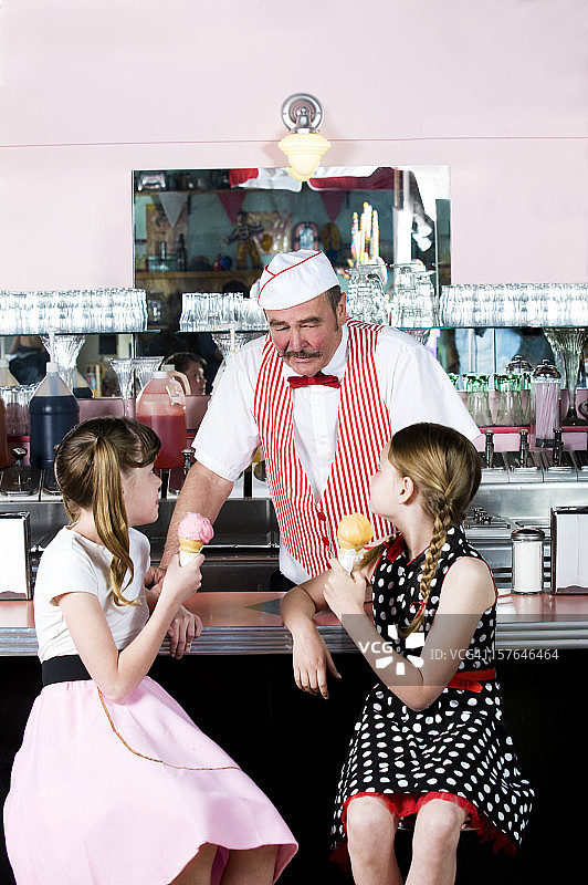 20世纪50年代的苏打水商店图片素材