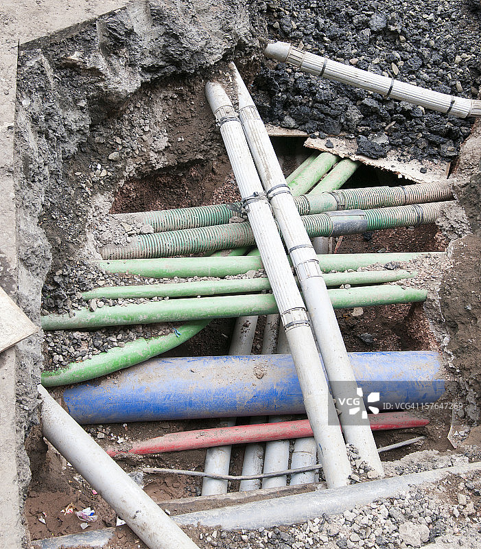 复杂的地下管道图片素材