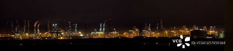 夜晚的马斯夫拉克特工业区图片素材