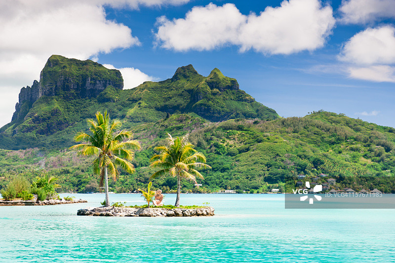 博拉博拉岛机场泻湖提基雕像岛图片素材