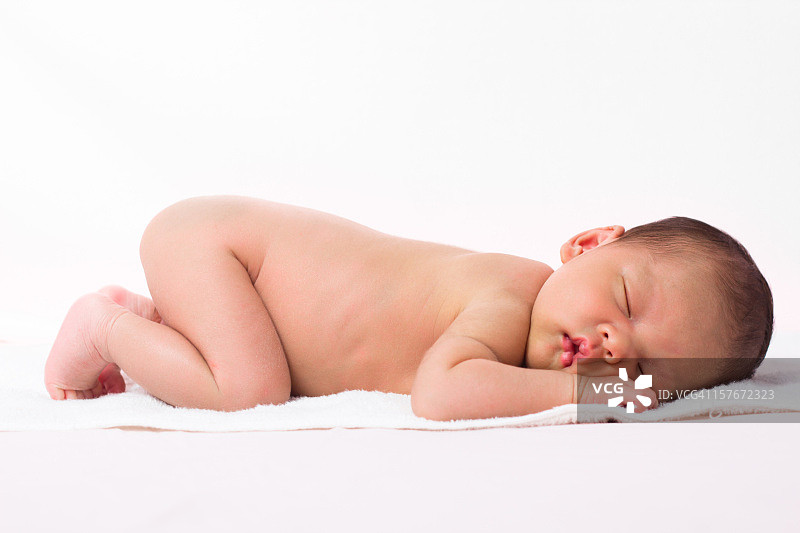 新出生的婴儿图片素材
