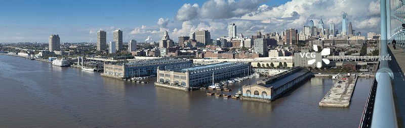 宾夕法尼亚登陆点和费城城市清晨全景图片素材