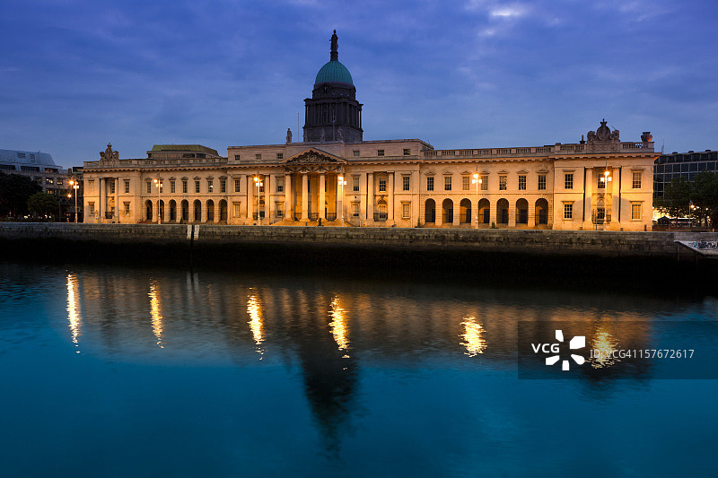 夜间定制房屋图片素材