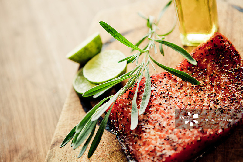 自制烟熏三文鱼图片素材