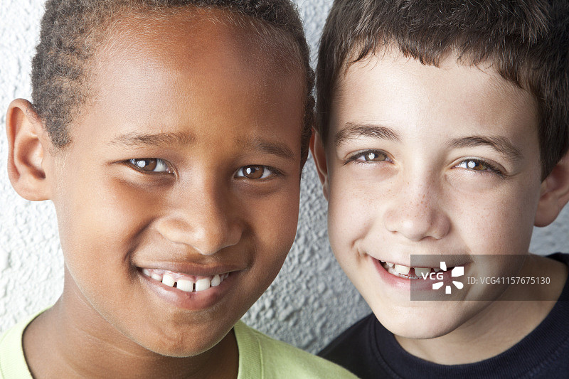 两个男孩图片素材