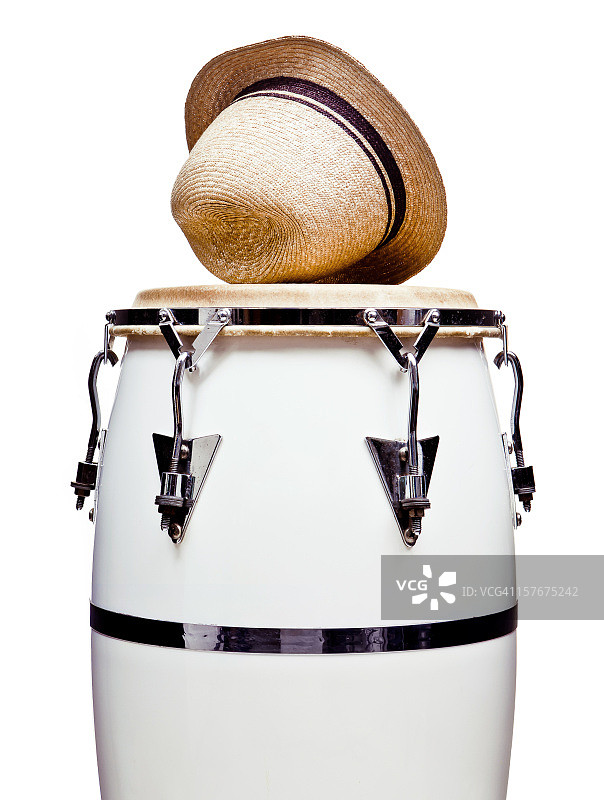 白色康茄鼓和草帽图片素材