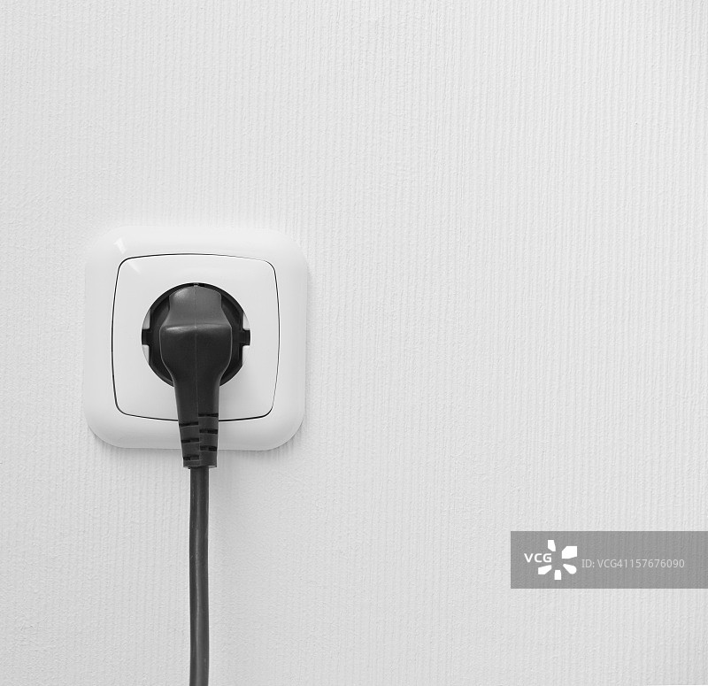 白墙上的全新电源插座图片素材