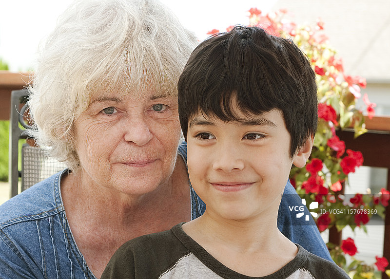 自豪的多元化家庭图片素材