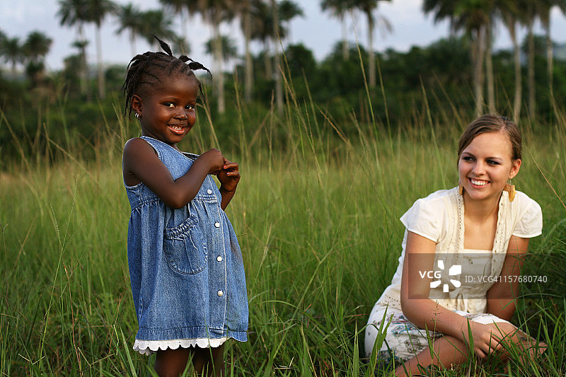 非洲女孩和美国女人图片素材