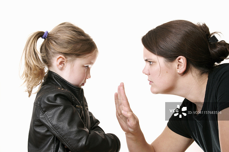 母亲管教孩子图片素材