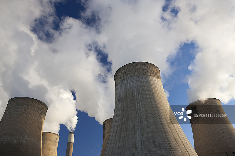 燃煤电站的冷却塔图片素材