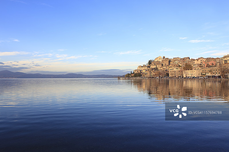 意大利拉齐奥布拉恰诺湖的安圭拉拉萨巴齐亚图片素材