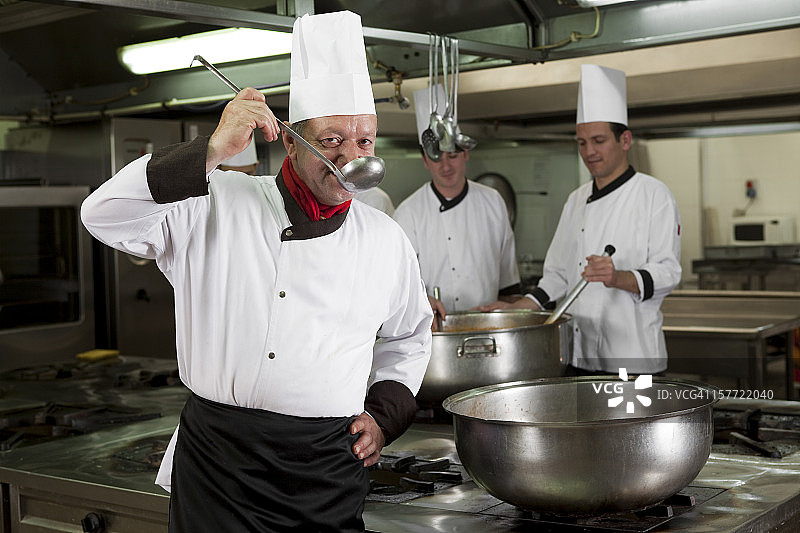 厨师品尝美食图片素材