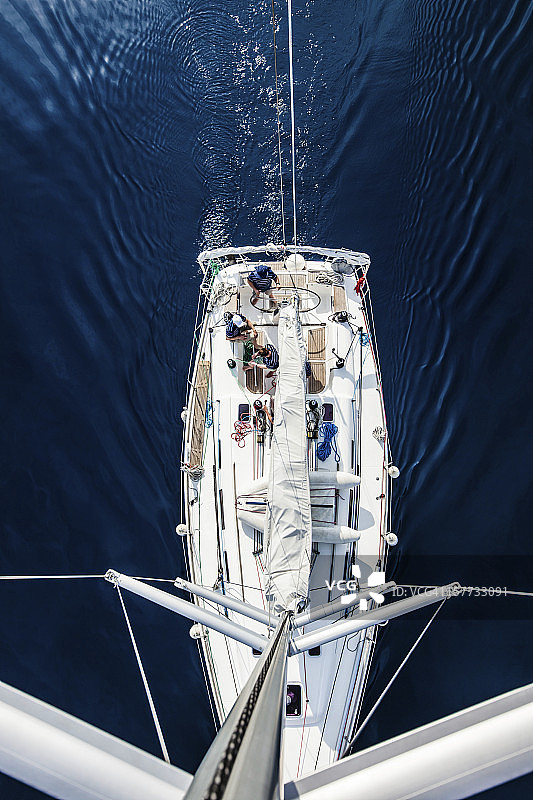 帆船上的水手图片素材