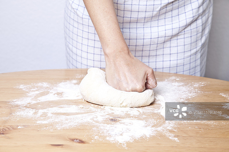 面包师揉面团图片素材