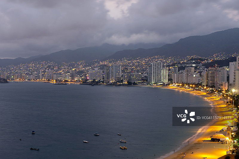 阿卡普尔科海湾夜景长曝光图片素材