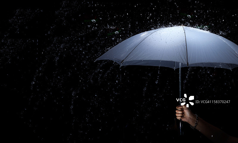 给予正确掩护的手图片素材