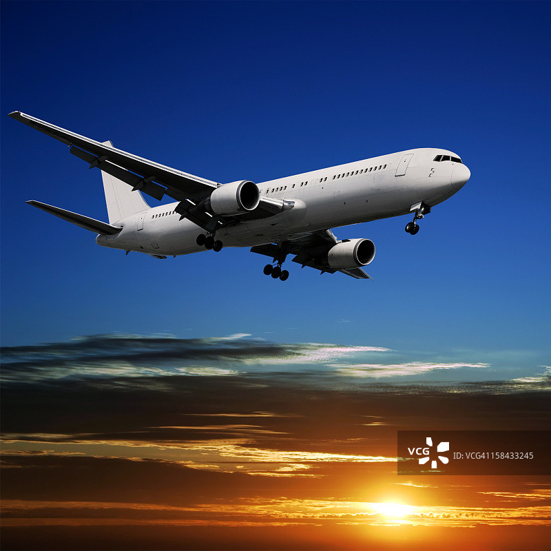 喷气式飞机着陆图片素材