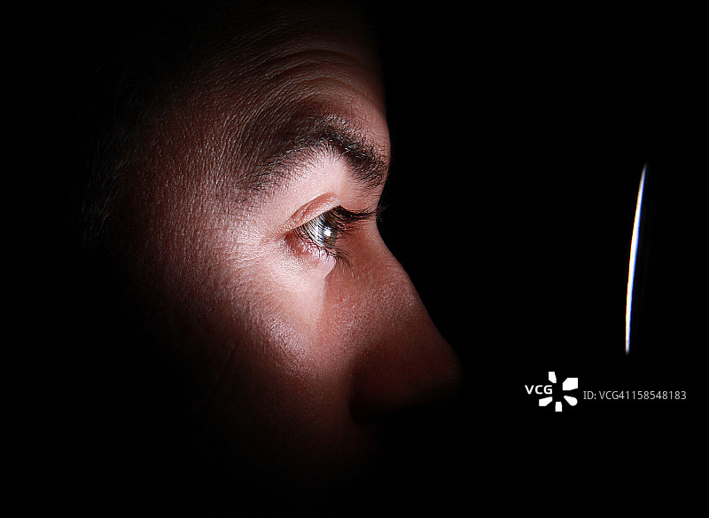 看向光明图片素材