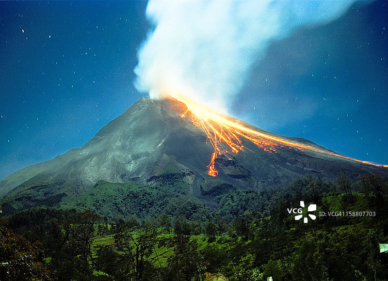 默拉皮火山图片素材