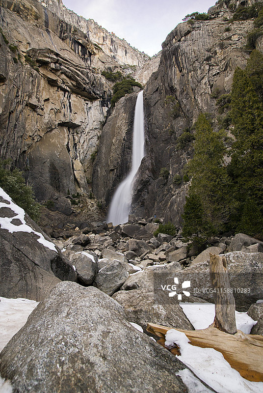 冬季的下优胜美地瀑布图片素材