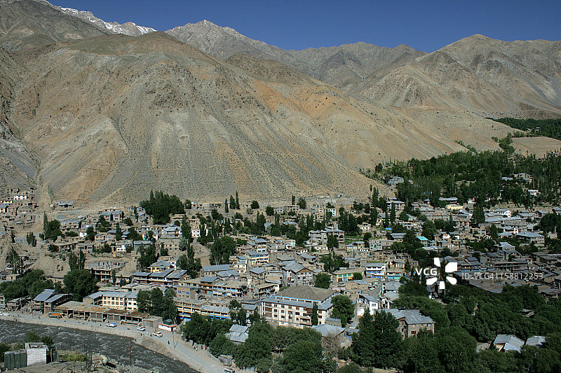 卡吉尔：贫瘠山脉中的城市图片素材