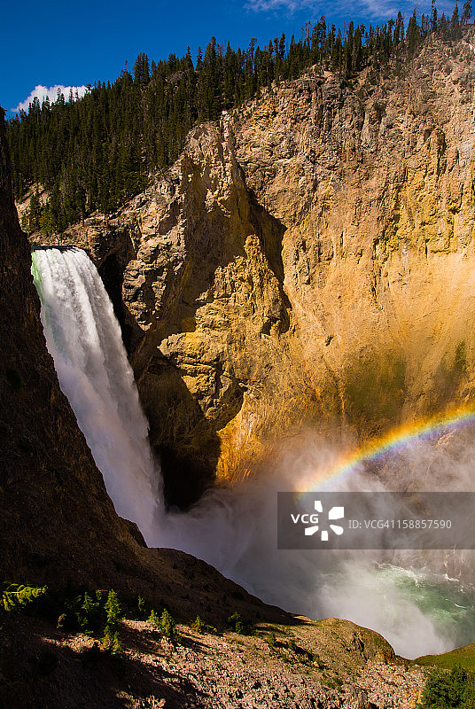 黄石瀑布的彩虹图片素材