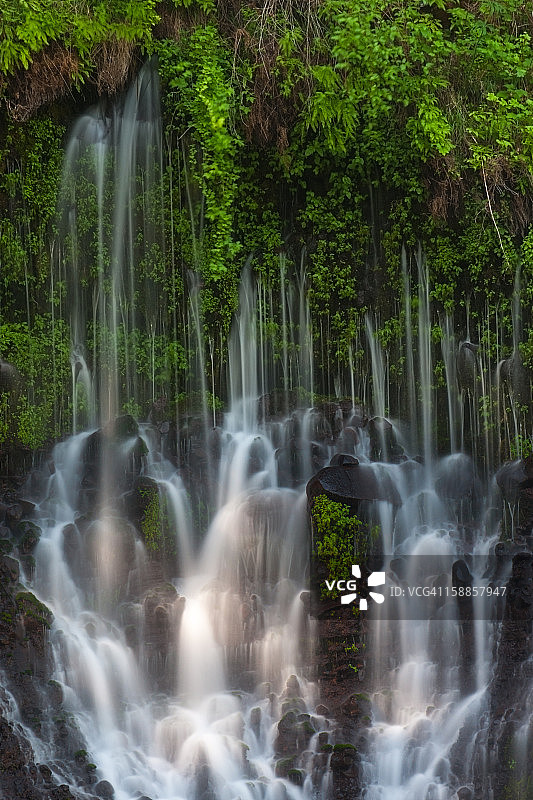 麦克阿瑟-伯尼瀑布图片素材
