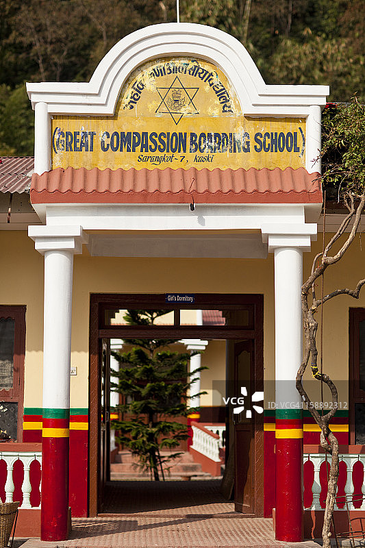 博爱寄宿学校大门图片素材