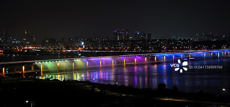 首尔盘浦大桥彩虹喷泉图片素材