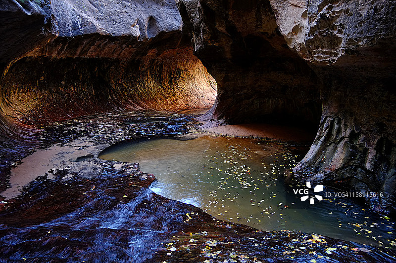 锡安国家公园地铁站的泳池图片素材
