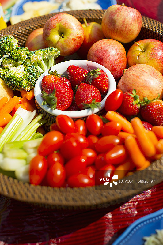 一篮子农产品特写图片素材