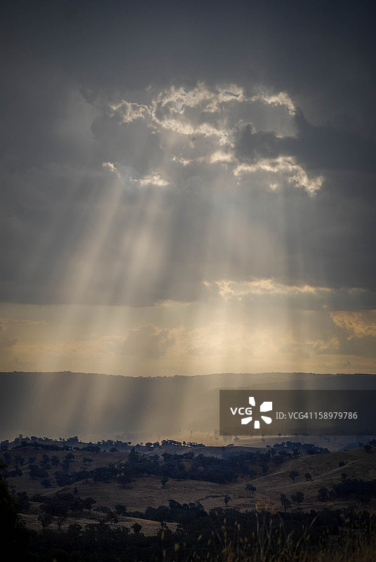 阳光照耀下的山谷，上古尔本谷维多利亚图片素材