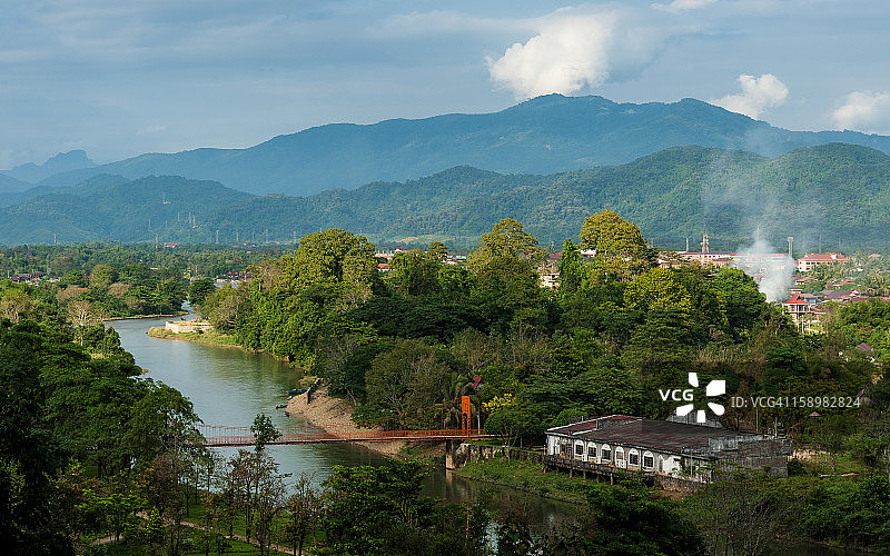 南松河上的桥图片素材