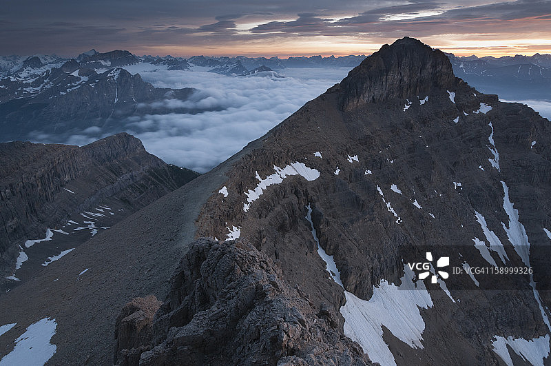 尼布拉克山的晨景图片素材