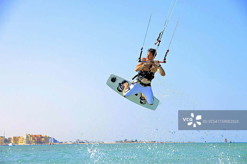 风筝跳跃图片素材