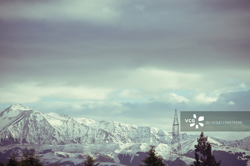 早晨的雪山和天空图片素材