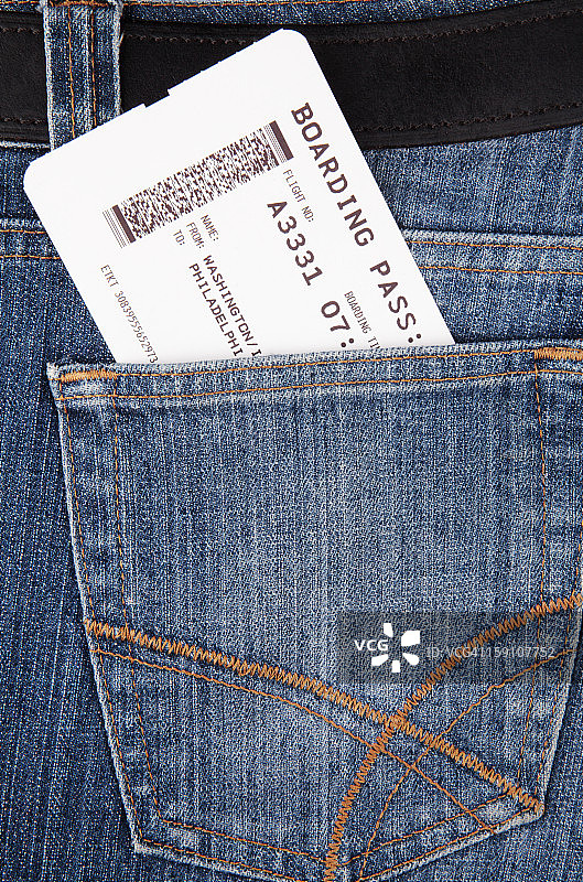 牛仔裤口袋里的机票图片素材