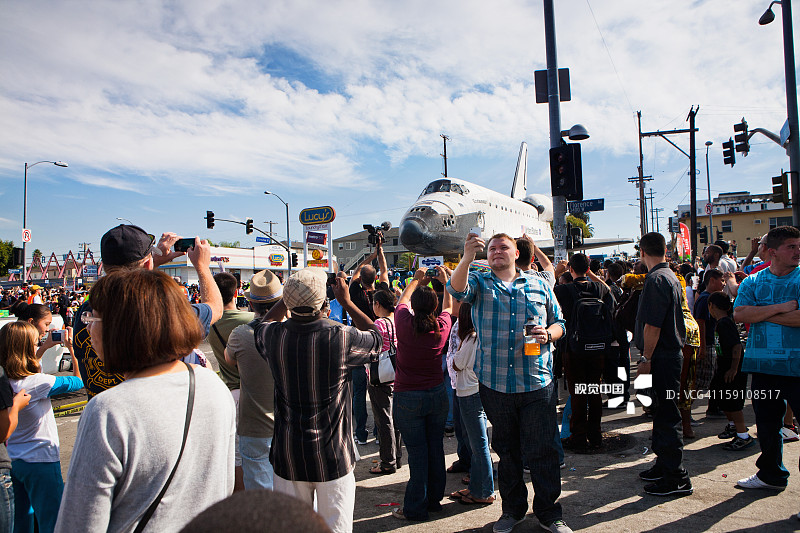 航天飞机飞过洛杉矶图片素材