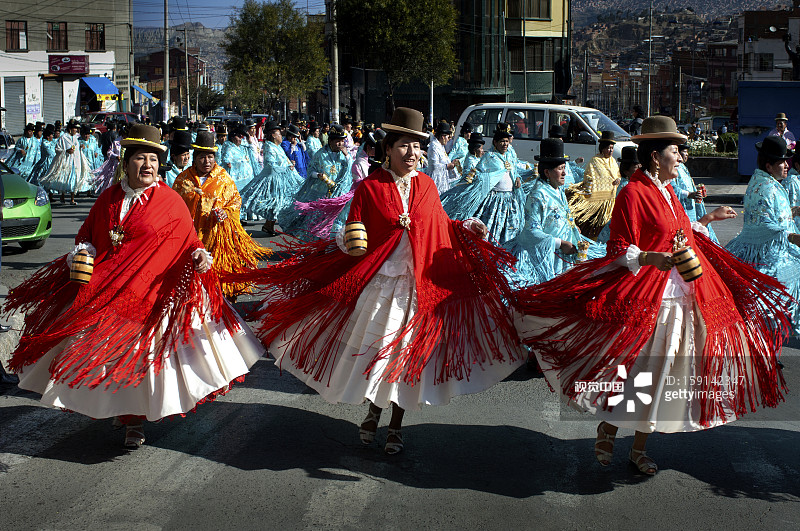 玻利维亚拉巴斯跳舞的乔利塔人图片素材