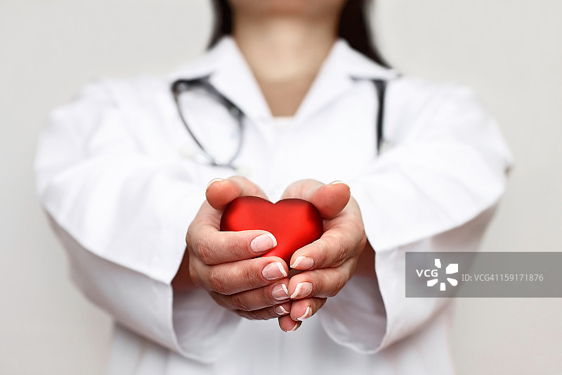 手中的爱心图片素材