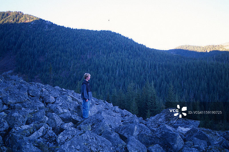 自然中的男人图片素材