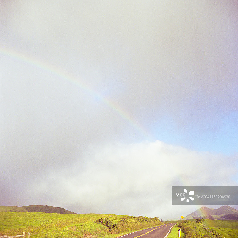 大岛上的彩虹图片素材