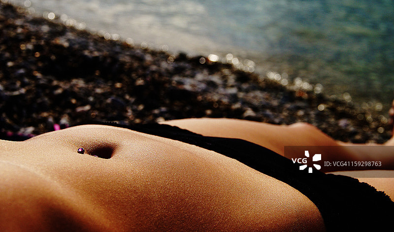 在克罗地亚巴什卡晒太阳图片素材