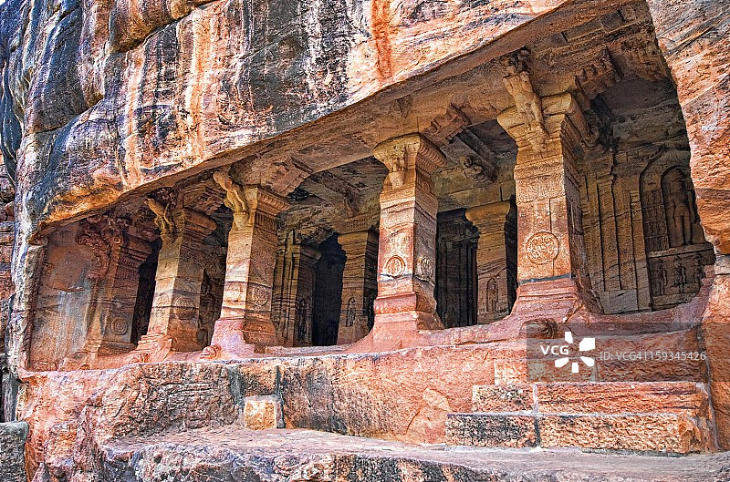 巴达米卡纳塔克邦的石窟寺庙4图片素材