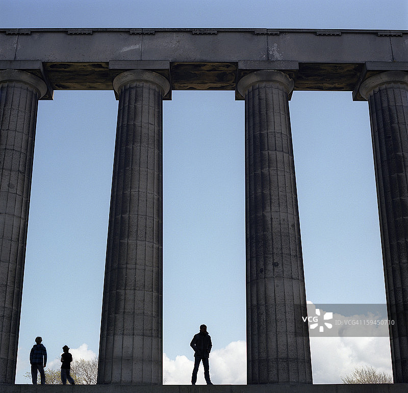 爱丁堡卡尔顿山上残缺的帕特农神庙图片素材