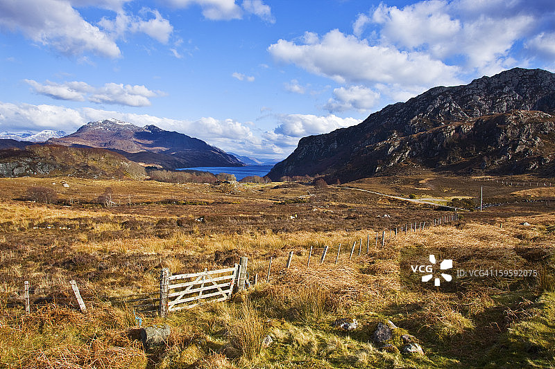 马里湖附近的风景（背景中）图片素材
