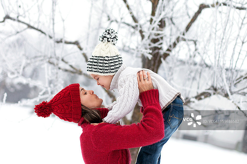 男孩和妈妈图片素材