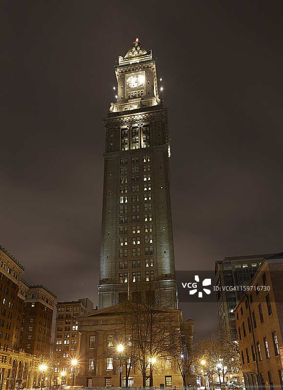 夜幕下的定制住宅塔图片素材